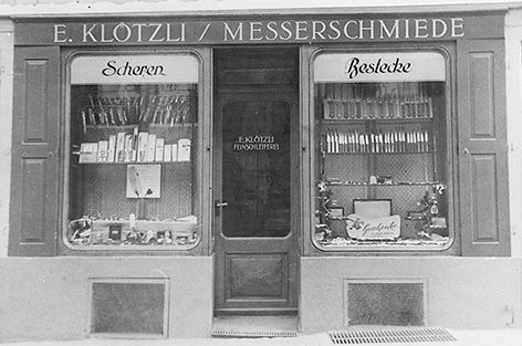 Aussenansicht des Ladenlokals der Klötzli Messerschmiede an der Mühlegasse 6